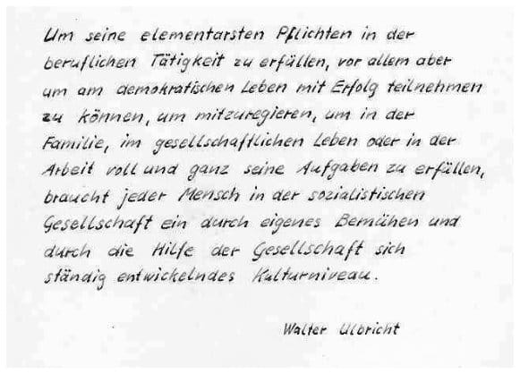 Faksimile aus dem „Buch der guten Taten“: handschriftlich eingetragenes Zitat Walter Ulbrichts über das Kulturniveau in der sozialistischen Gesellschaft