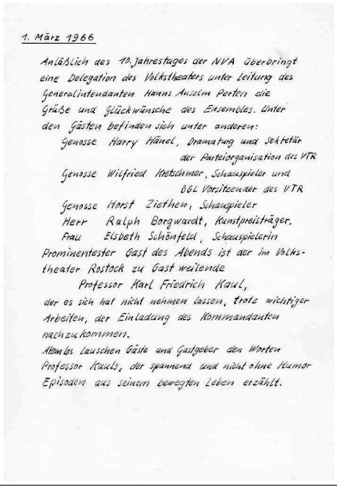 Handschriftliche Faksimileseite vom 1. März 1966 über den Besuch einer Delegation des Volkstheaters zum 10. Jahrestag der NVA mit Namensliste der Gäste